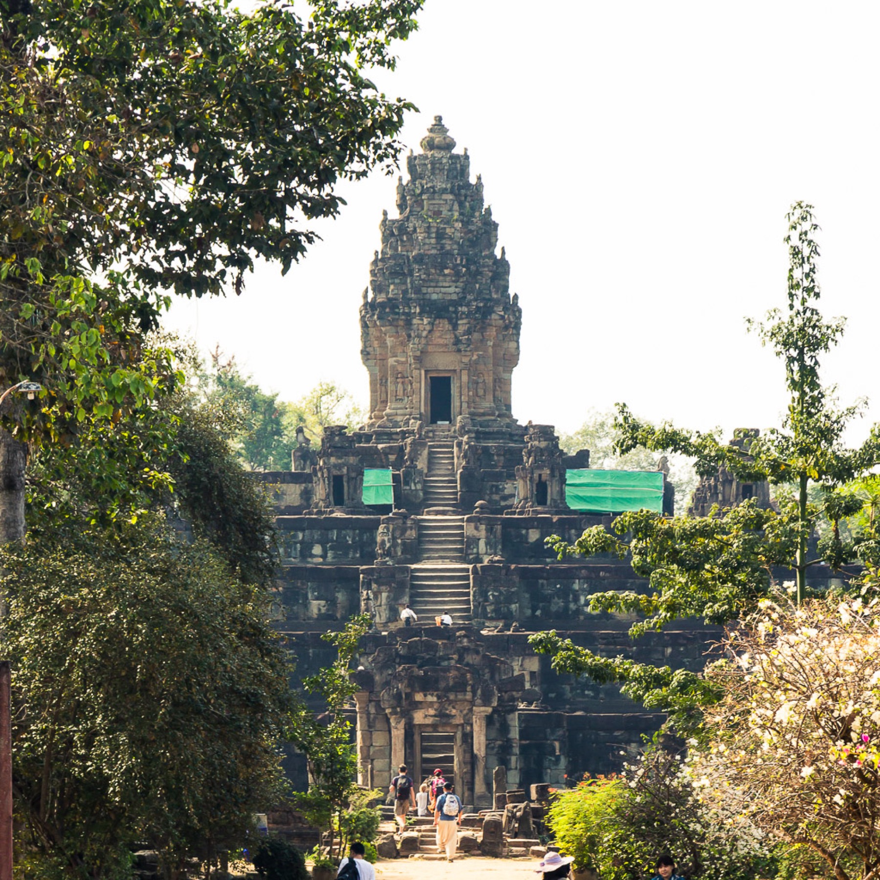 Бантей-Срей, Кбал-Спеан и храмы Ролуос