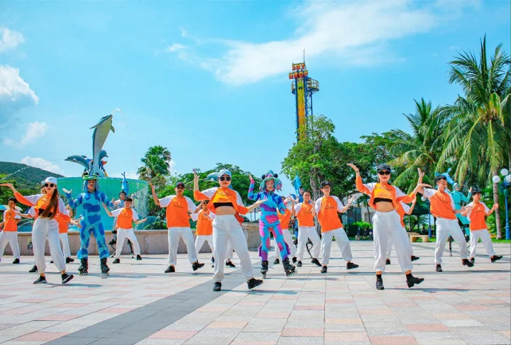 VinWonders welcome dance mini performance near the entrance