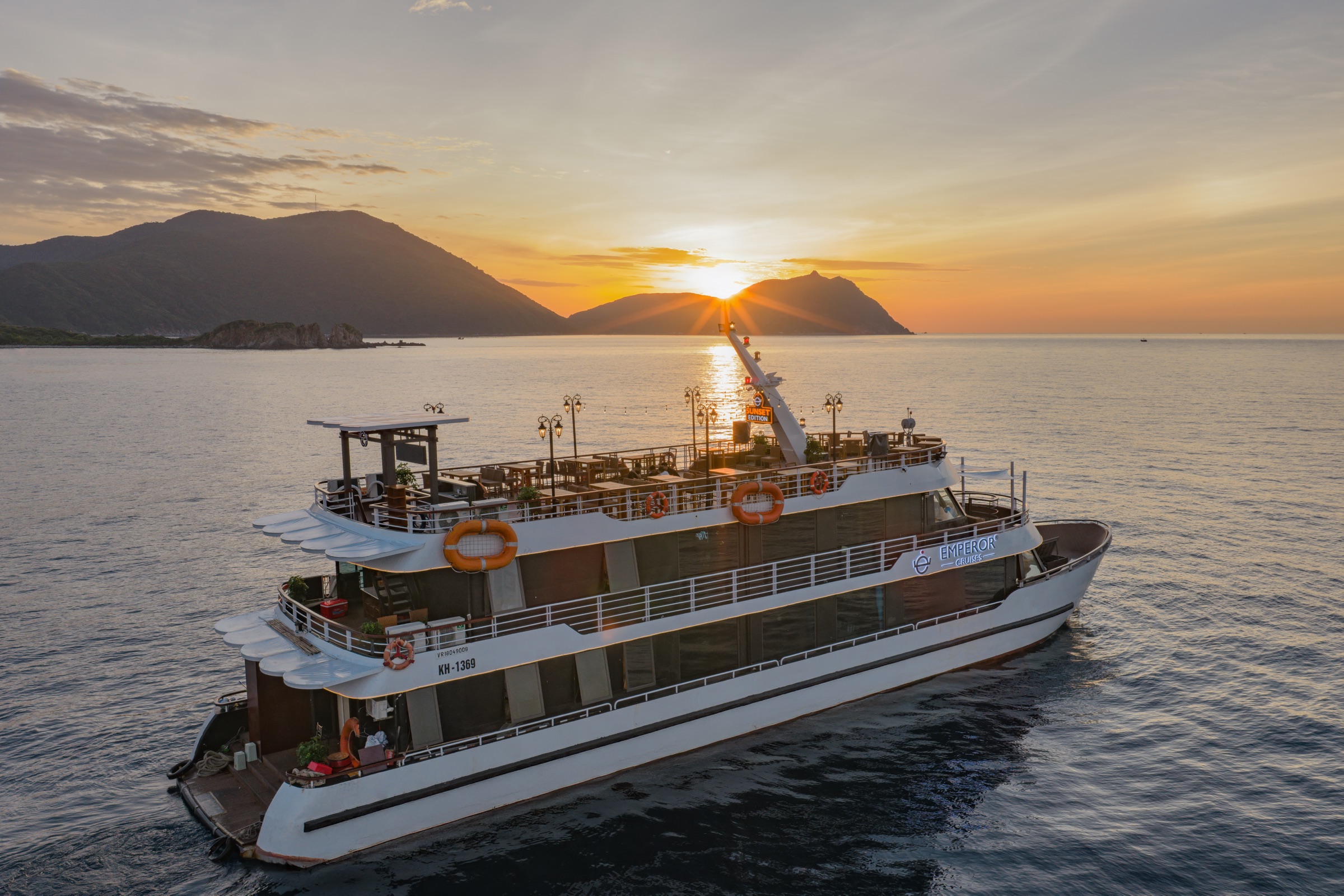 Evening cruise in Nha Trang - фото 2