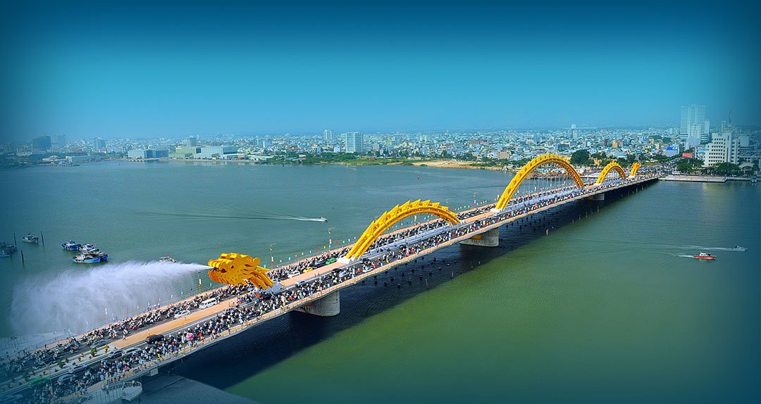 Экскурсия из Нячанга на Золотой мост включает посещение моста дракона в дананге