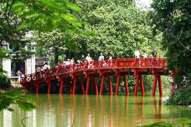 мост восходящего солнца в Ханое