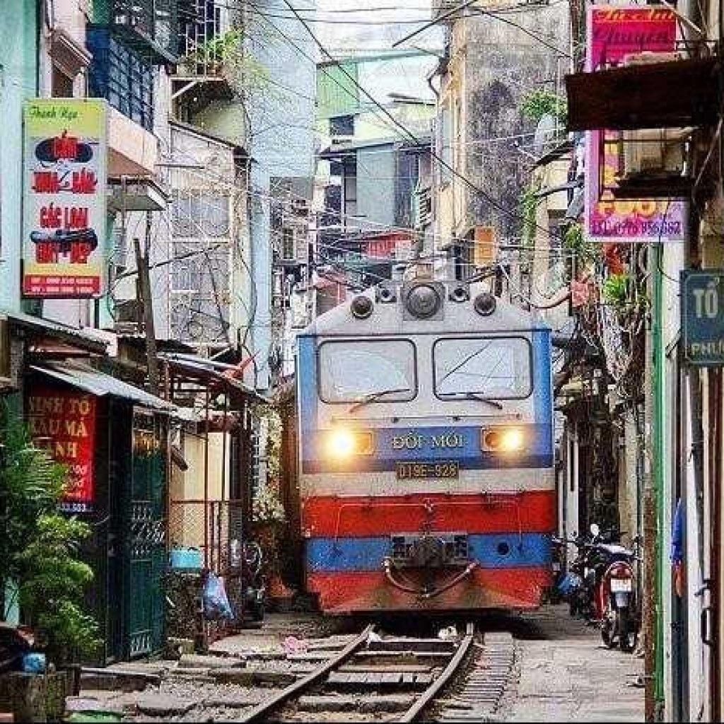 Самая инстаграмная улица Ханоя - Train Street